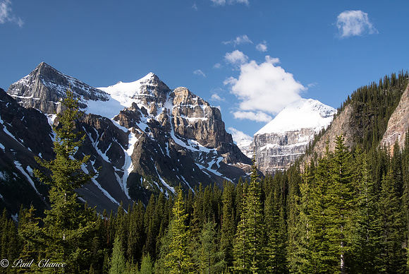 Hiking to the Lake Agnes Tea House